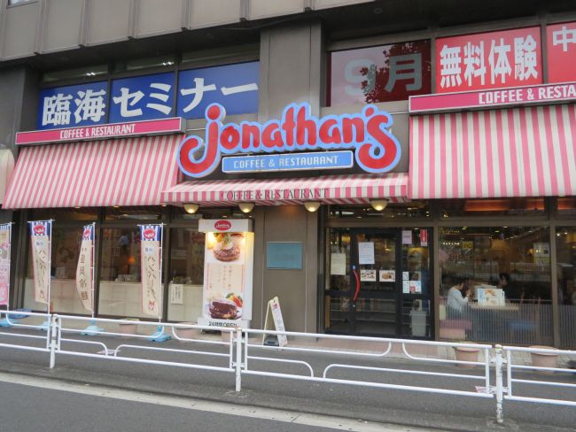 ビル裏にあるジョナサン横浜鶴屋町店