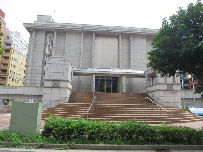 ビル向かいは神奈川県立歴史博物館