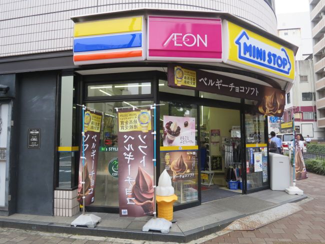 斜め前にあるミニストップベイスターズ通店