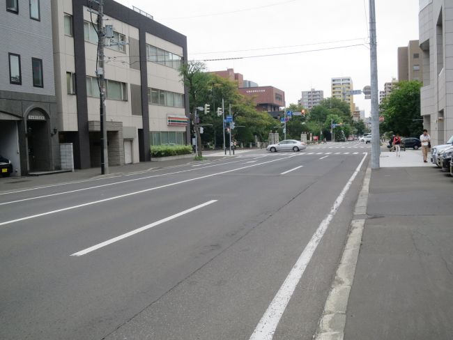 オフィス前面の道路の雰囲気