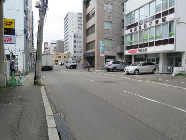 エントランス側の道路の雰囲気