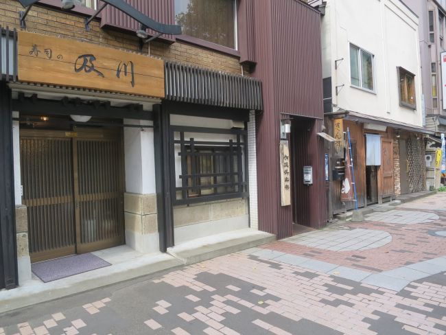 ビル並びにある寿司店