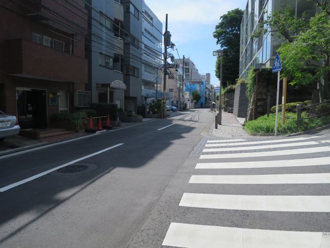 横浜エムアイビル前面の通り