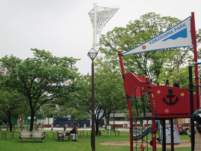 並びにある横浜公園