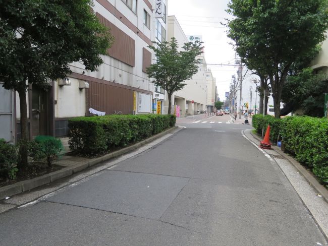 オフィスビル前面道路