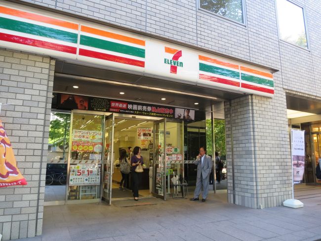 大通に面したセブンイレブン札幌大通西7丁目店