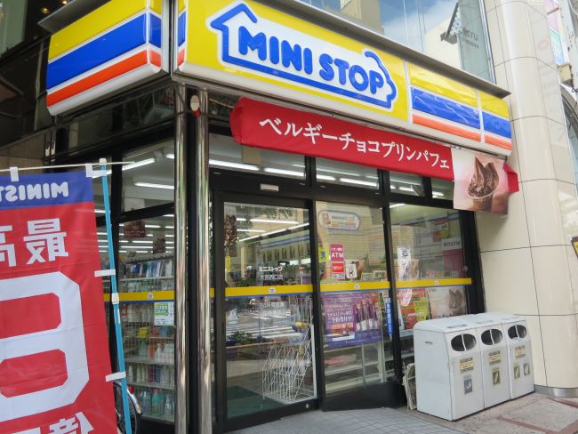 ビル前にあるミニストップ大宮西口店