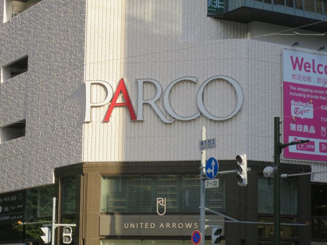 札幌三越の向かいに札幌PARCO