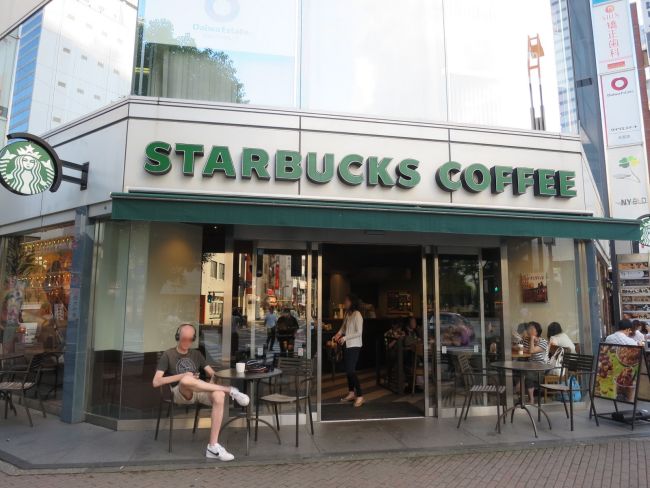 通り沿いのスターバックスコーヒー大宮西口店