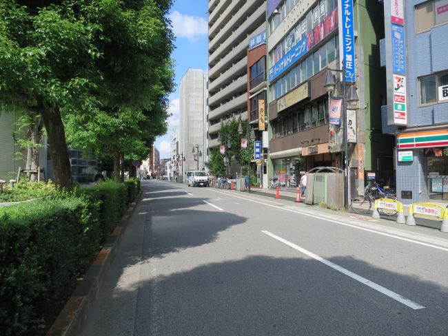 オフィスビル前面道路