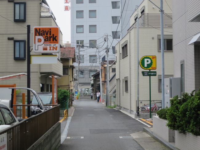 近辺にコインパーキング多数あり