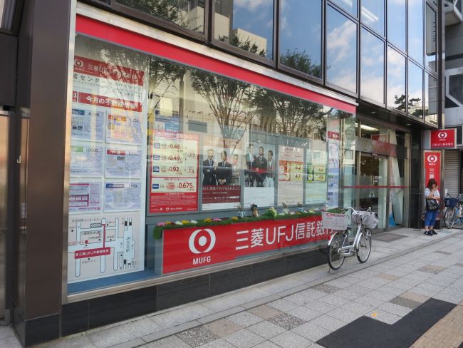 隣の三菱UFJ信託銀行大宮支店