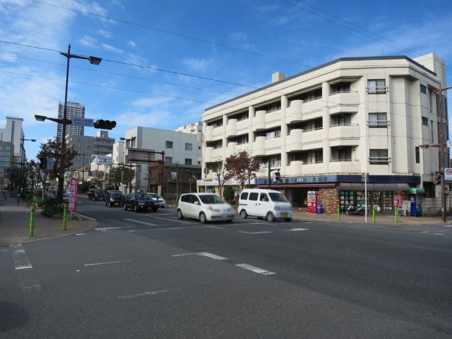 東金街道・本町小学校交差点向かい