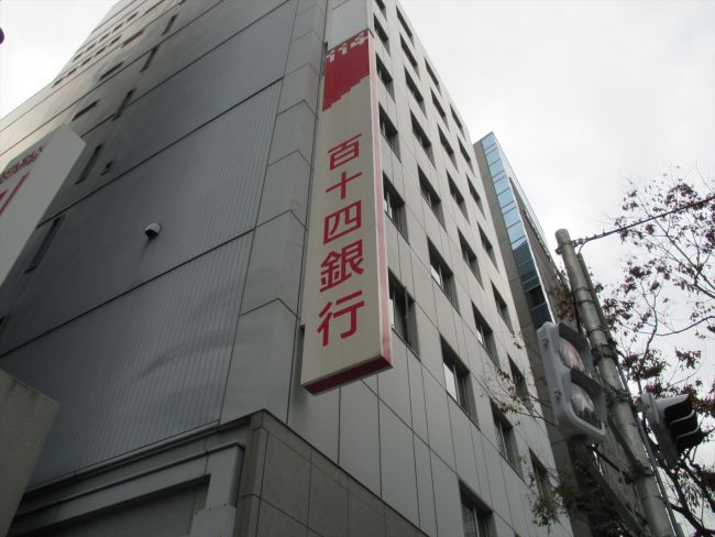 隣の百十四銀行神戸支店