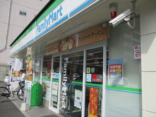 斜め向かいにあるファミリーマート福岡清川三丁目店