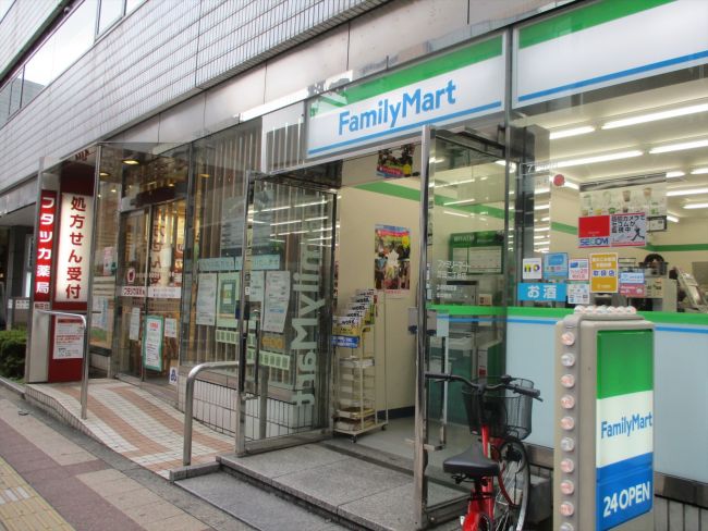 近くのファミリーマート芝田二丁目店