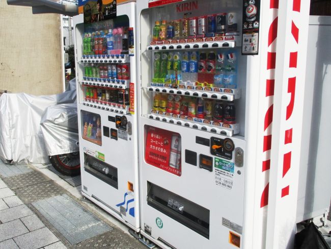 向かいにある自動販売機