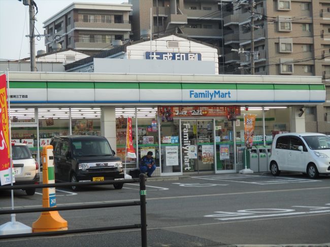 近くのファミリーマート博多東那珂三丁目店