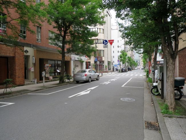 山田ビル前面の通り