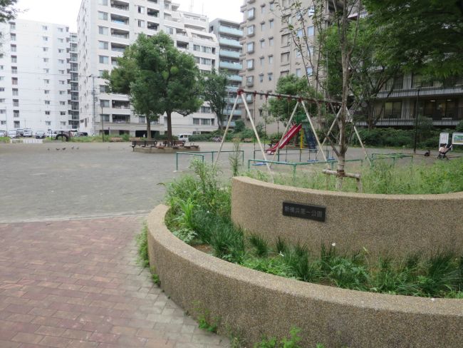 徒歩2分の新横浜第一公園