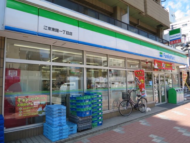 向かいの通りのファミリーマート江東東陽町一丁目店