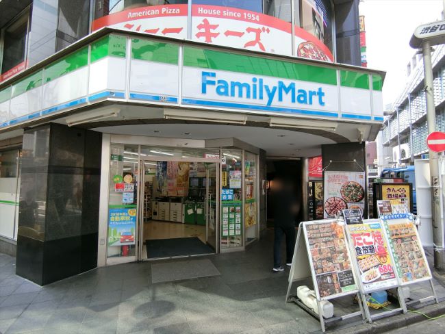 徒歩4分のファミリーマート渋谷宇田川交番前店