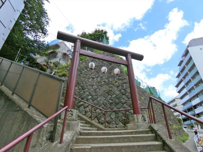 付近の上目黒氷川神社