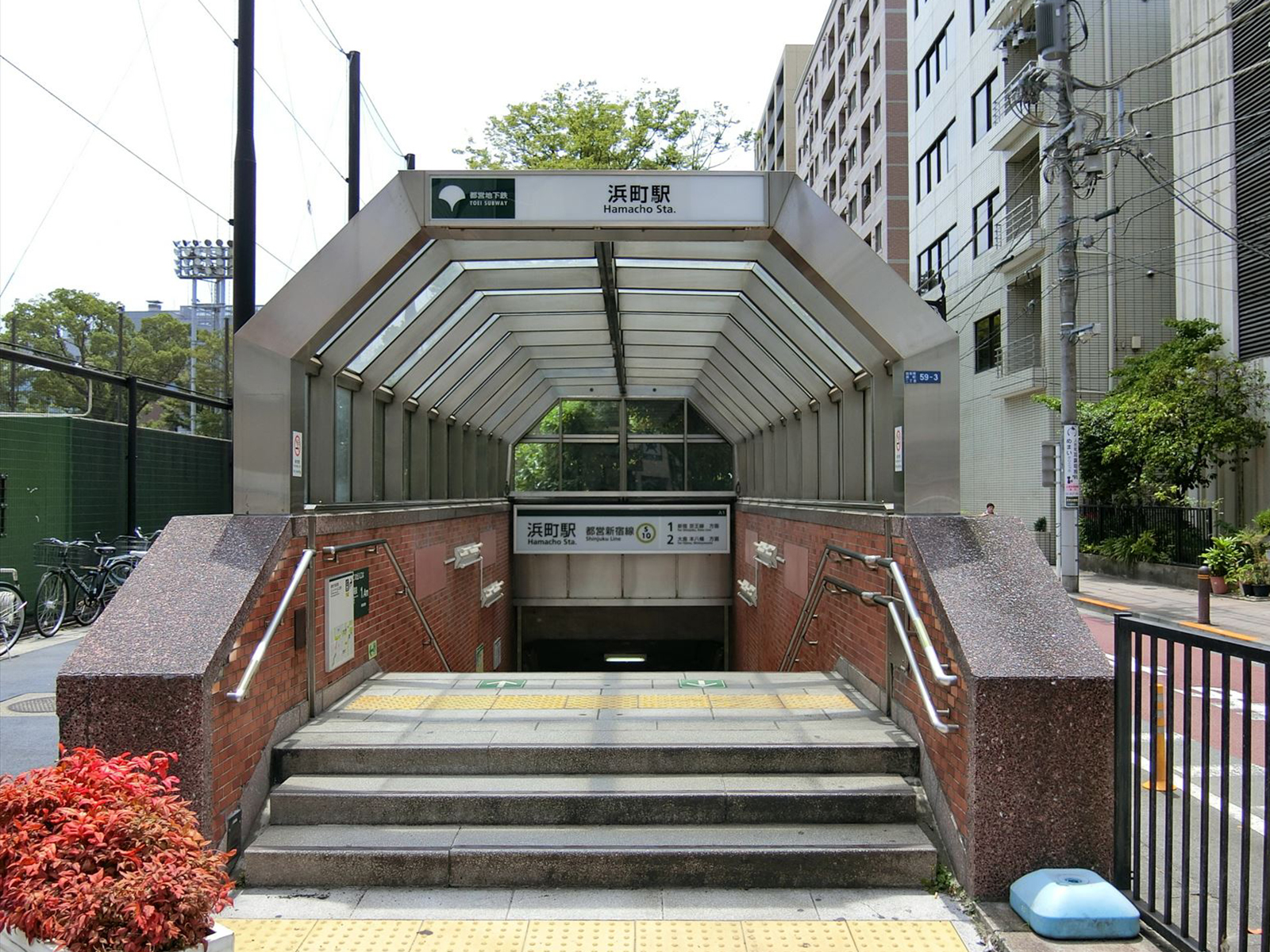 最寄りの「浜町駅」