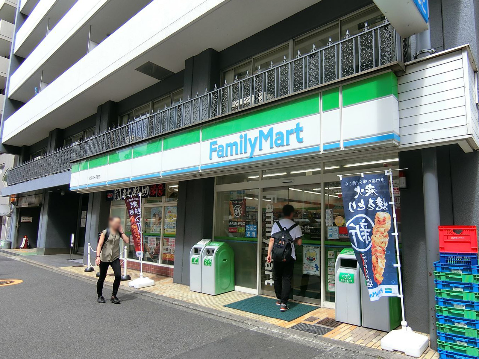 向かいにあるファミリーマート