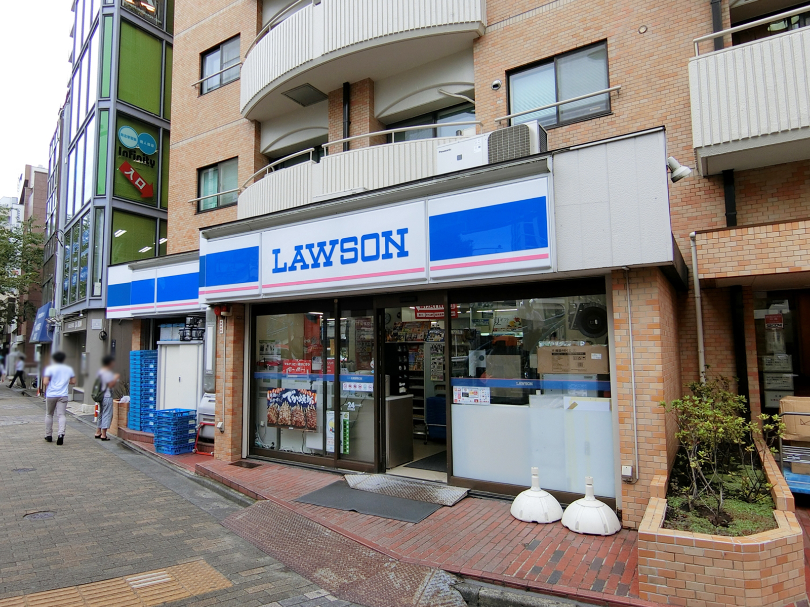 徒歩1分のローソンＨ広尾一丁目店