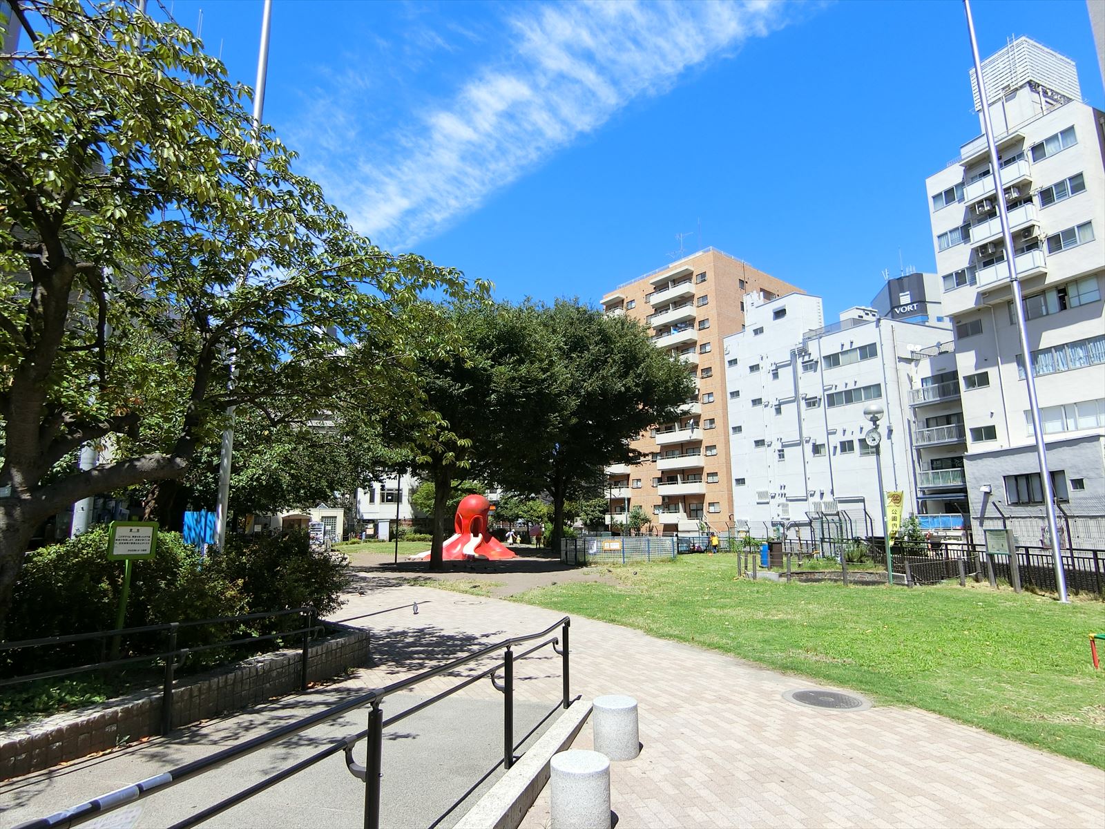 隣の恵比寿東公園
