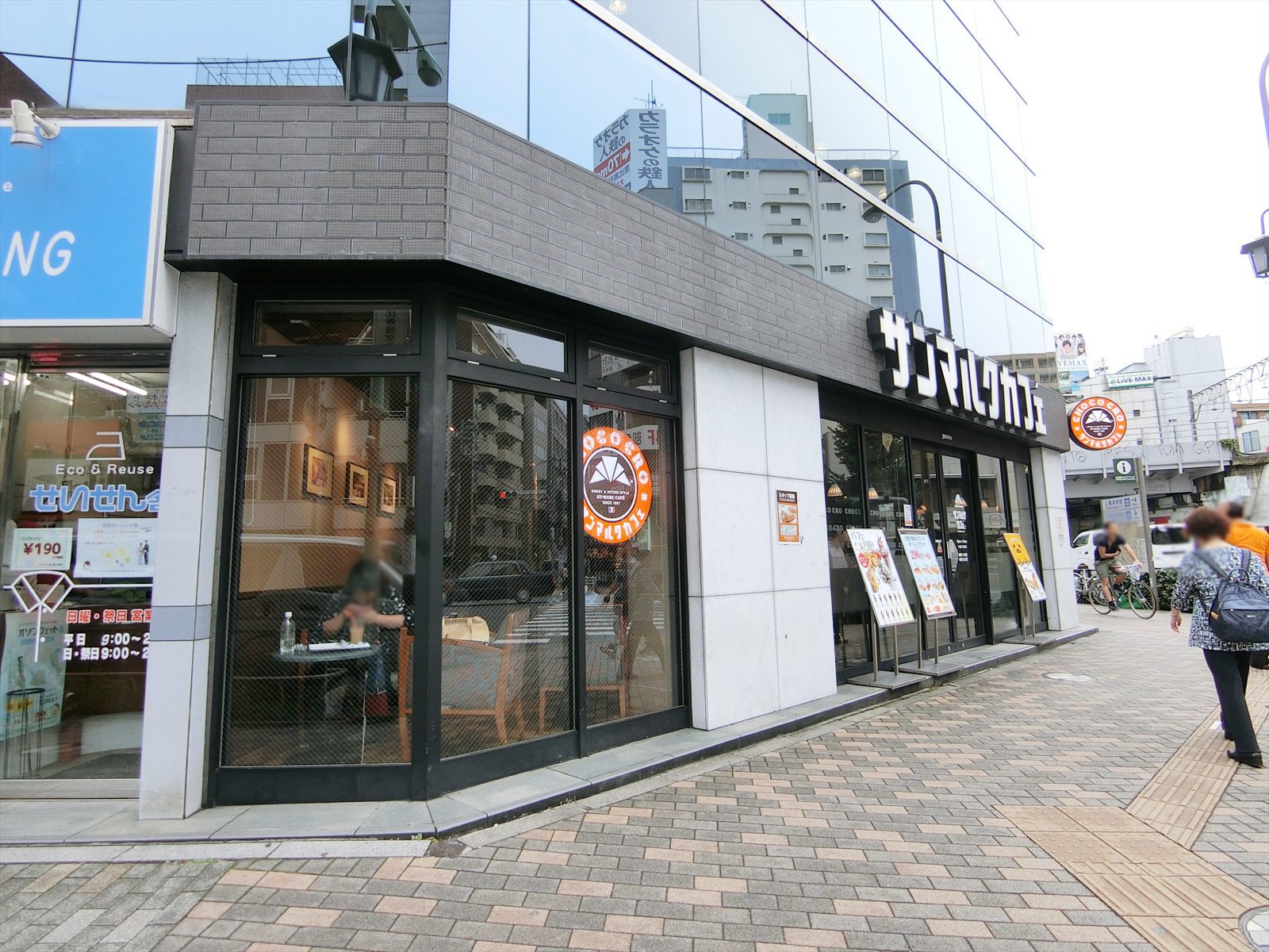 隣のサンマルクカフェ恵比寿東口店