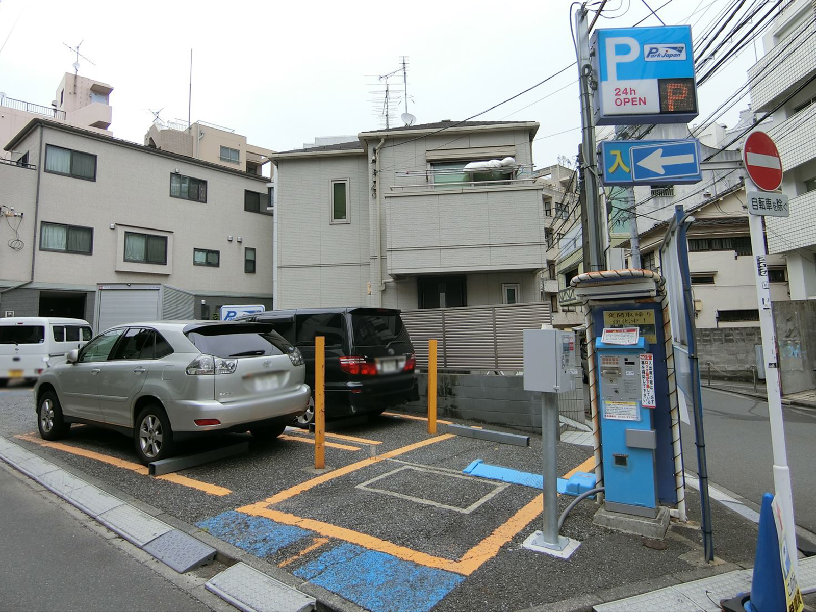 ビル前のコインパーキング