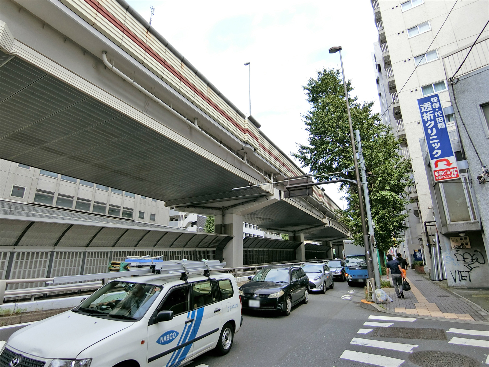 甲州街道沿いの立地