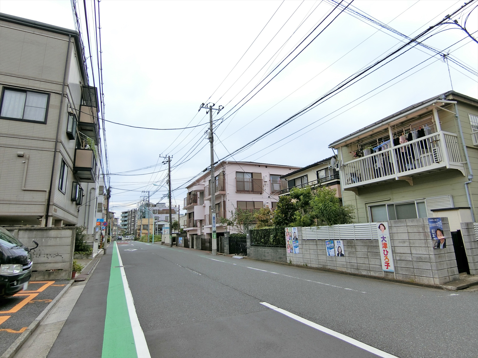 周辺は住宅街