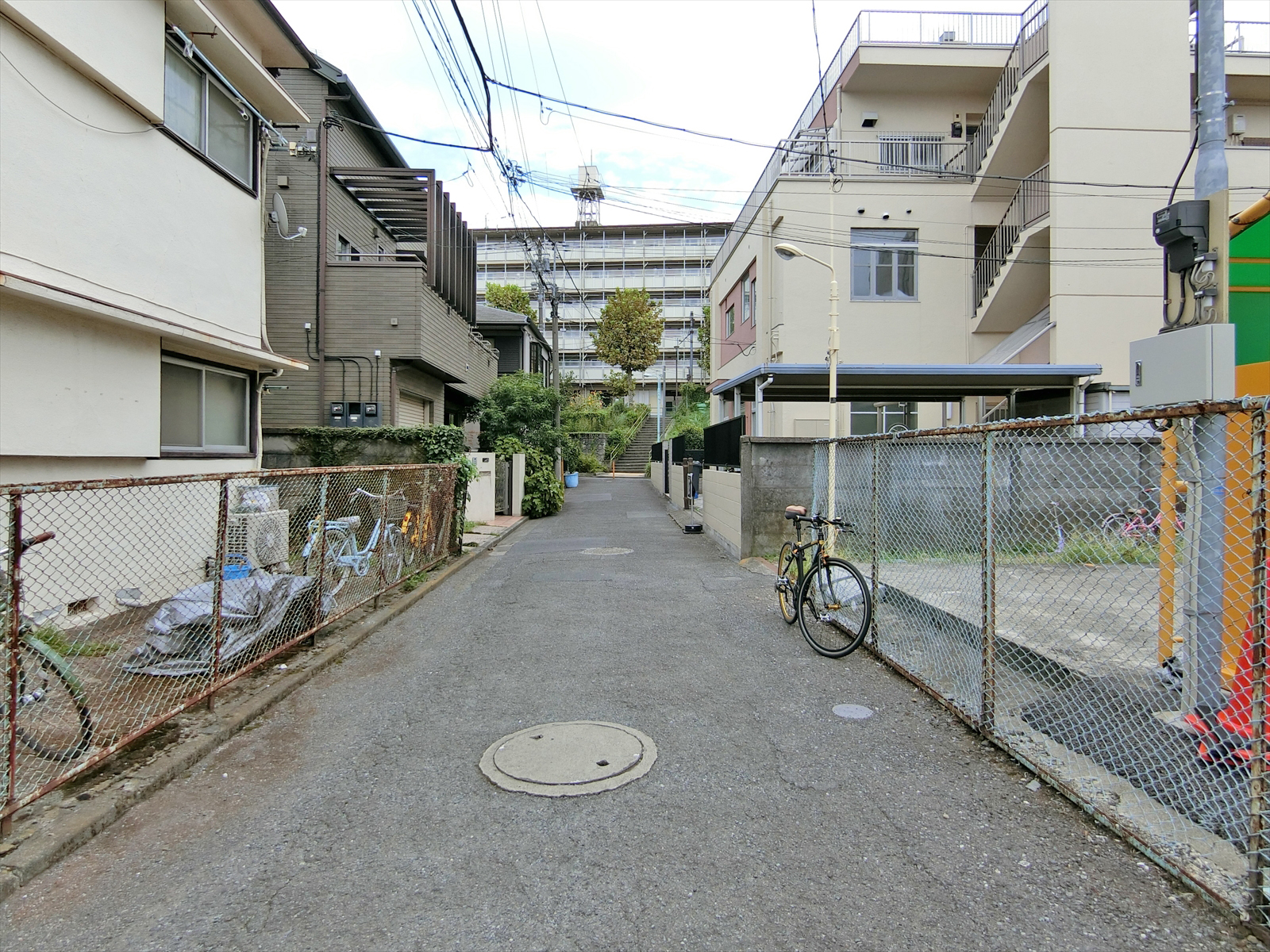かねみつビル前面の通り