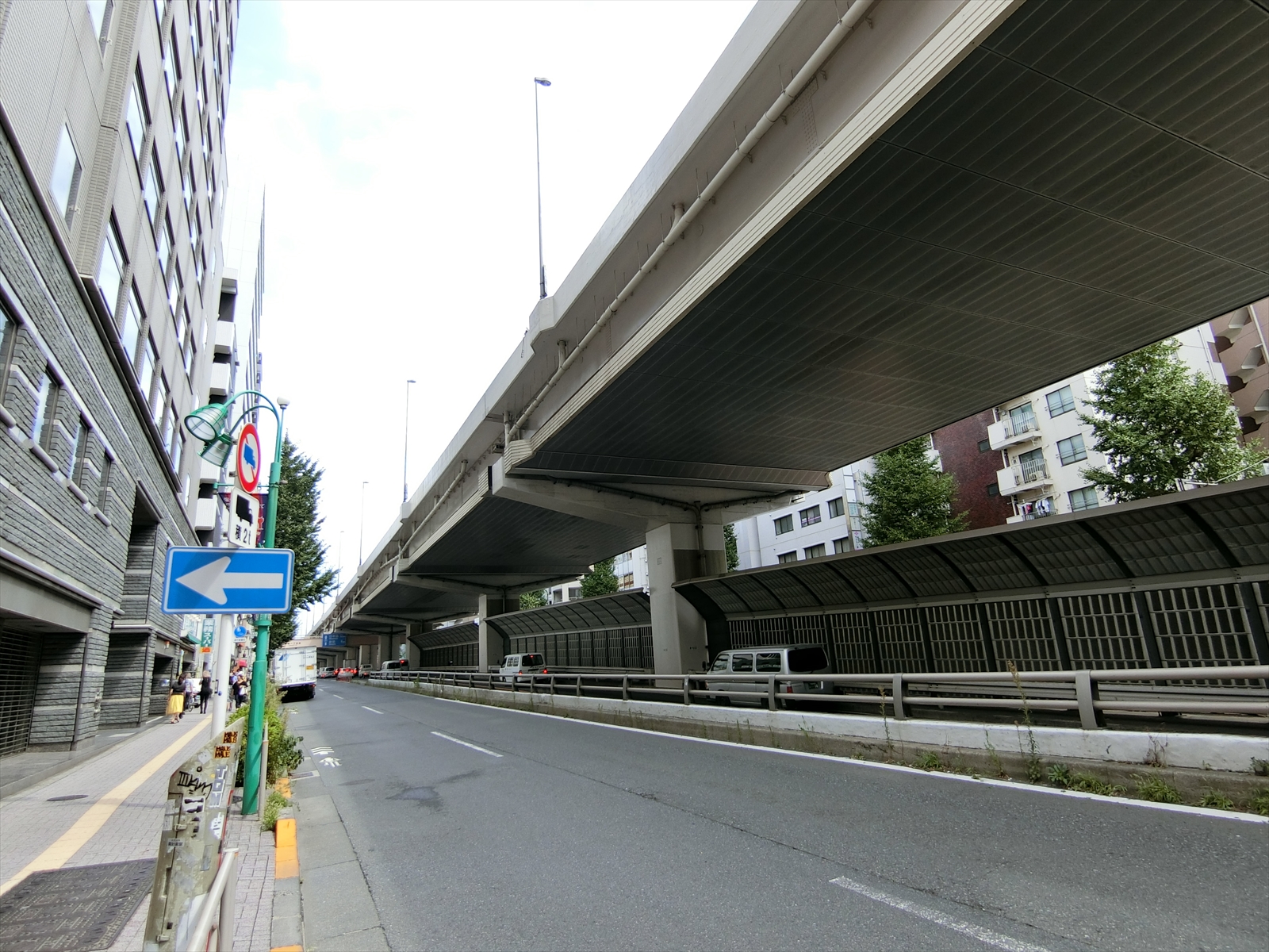 甲州街道沿いの立地