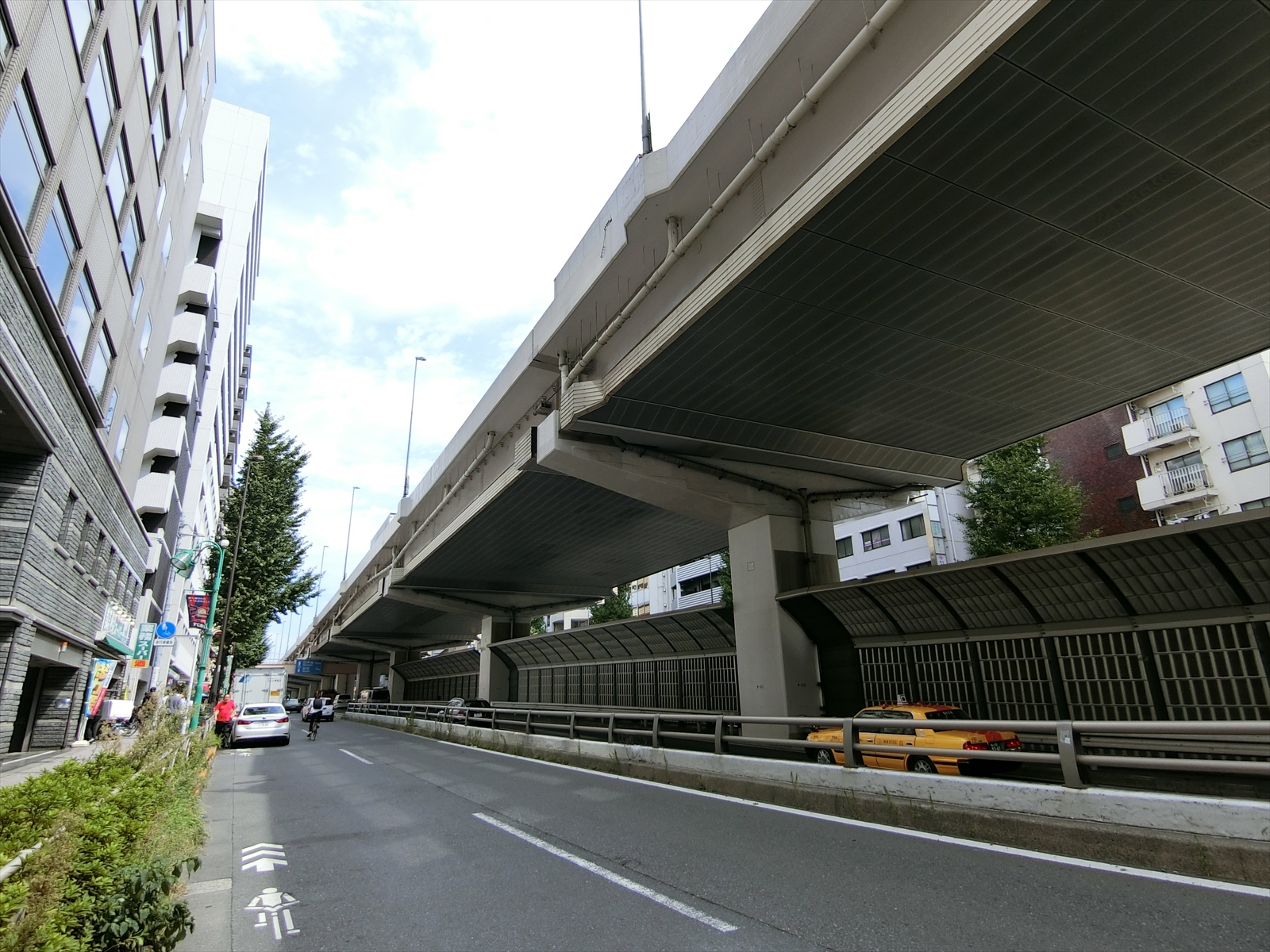 甲州街道沿いの立地