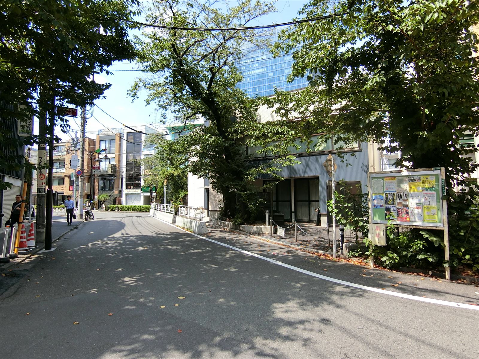 比較的静かな町並み