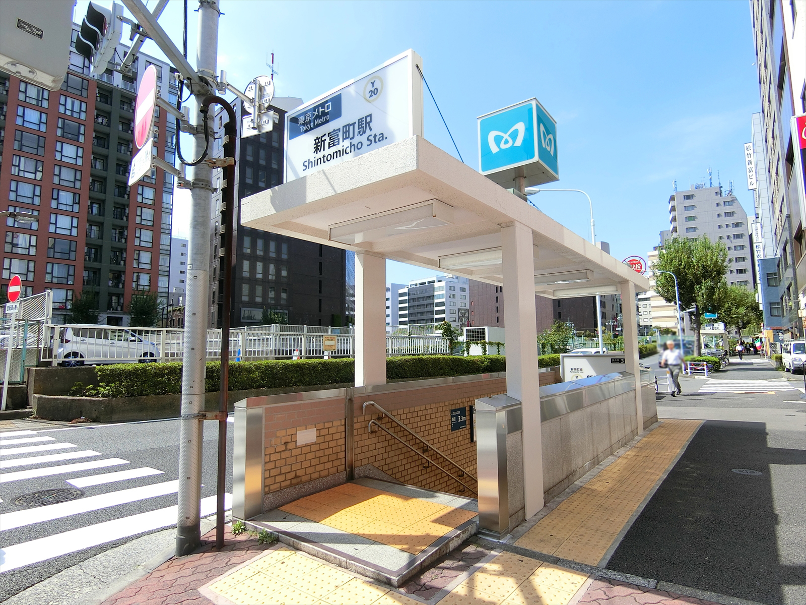 最寄りの「新富町駅」