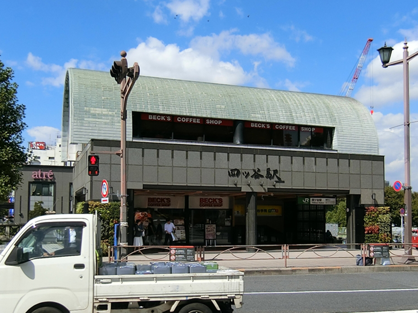 最寄りの「四ッ谷駅」