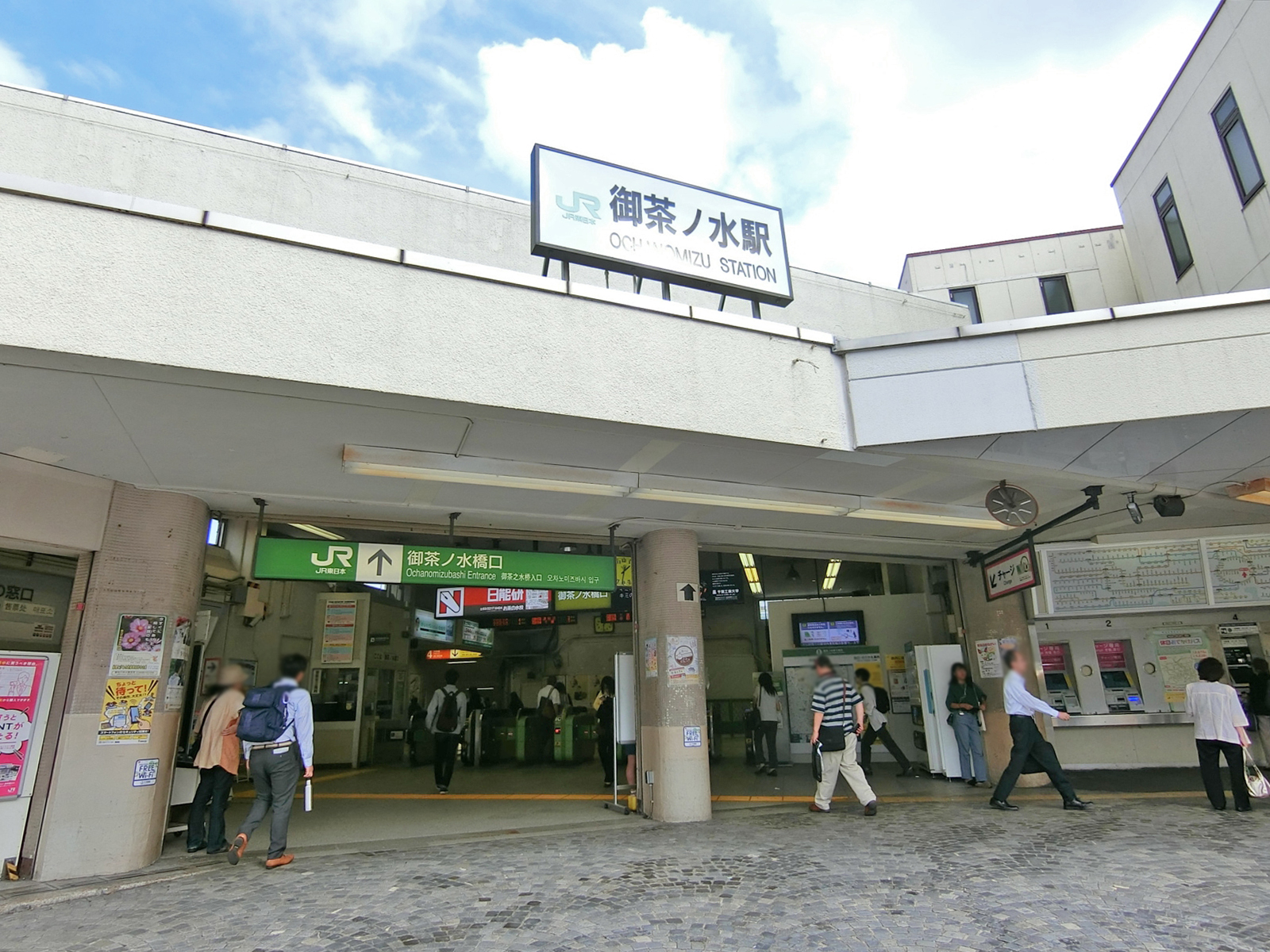 最寄りの「御茶ノ水駅」
