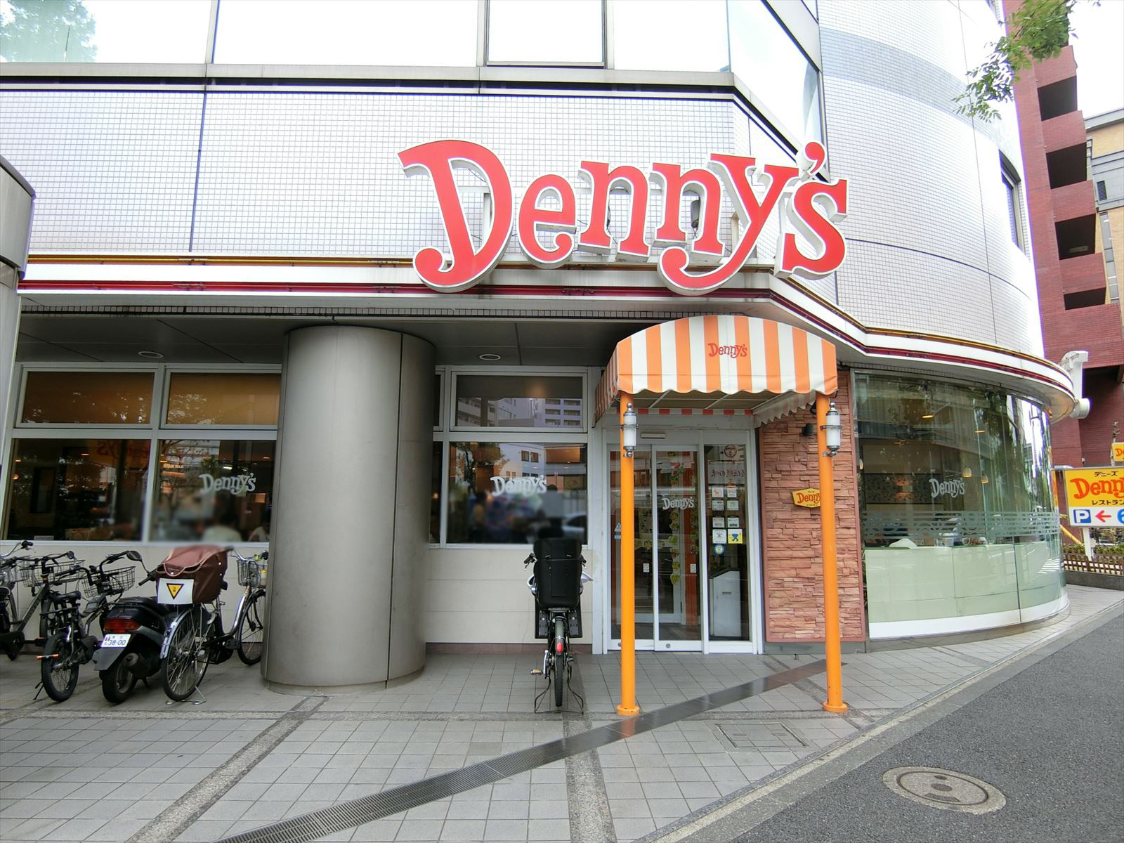 付近のデニーズ南平台店