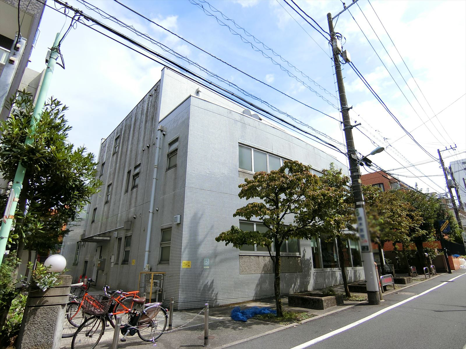 付近の渋谷区立本町図書館