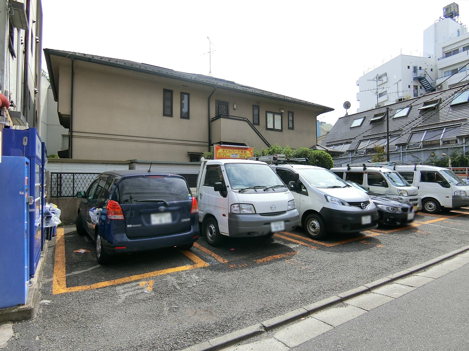 隣の駐車場