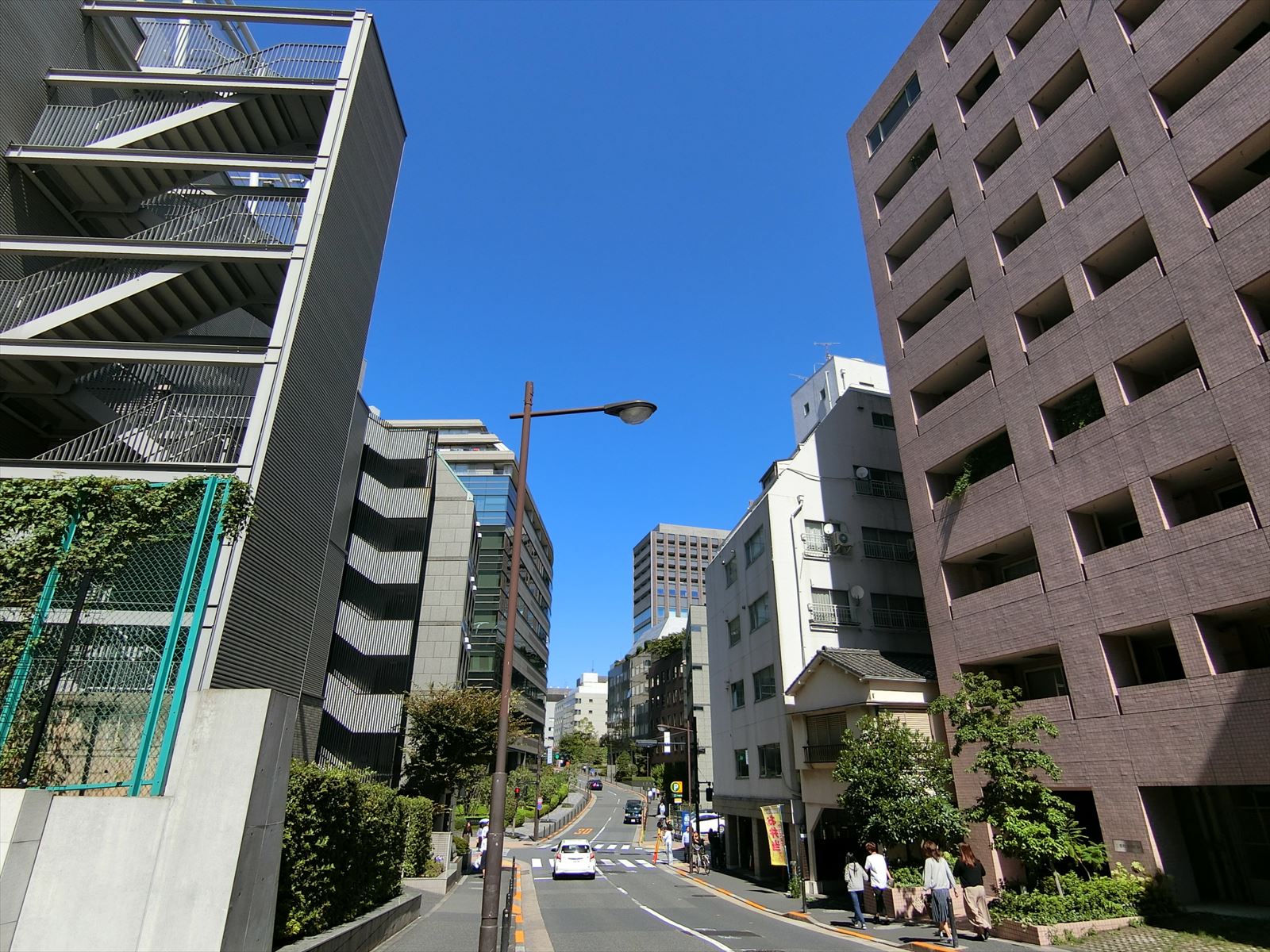 周辺はオフィス街