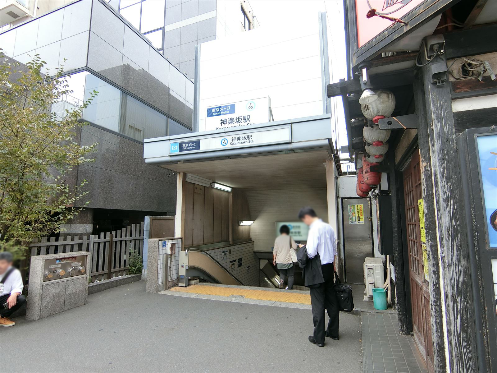 最寄りの「神楽坂駅」