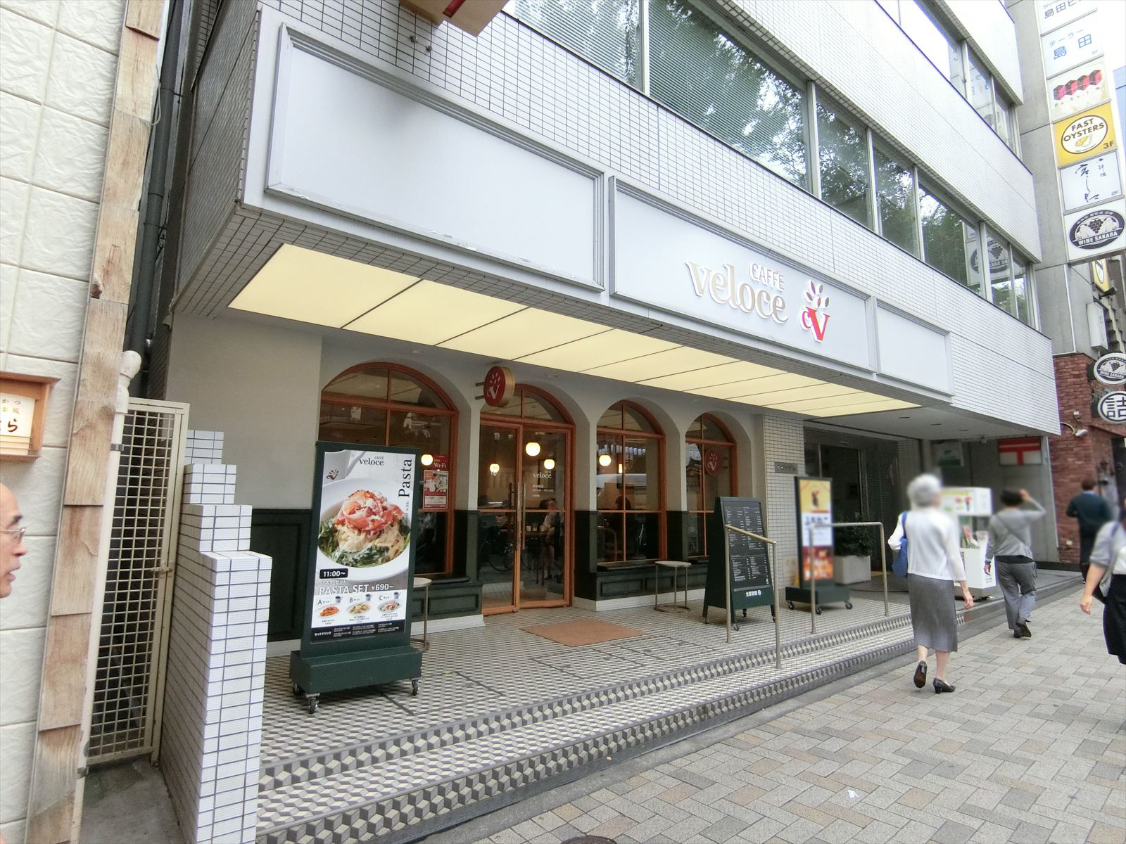 至近のカフェ・ベローチェ神楽坂