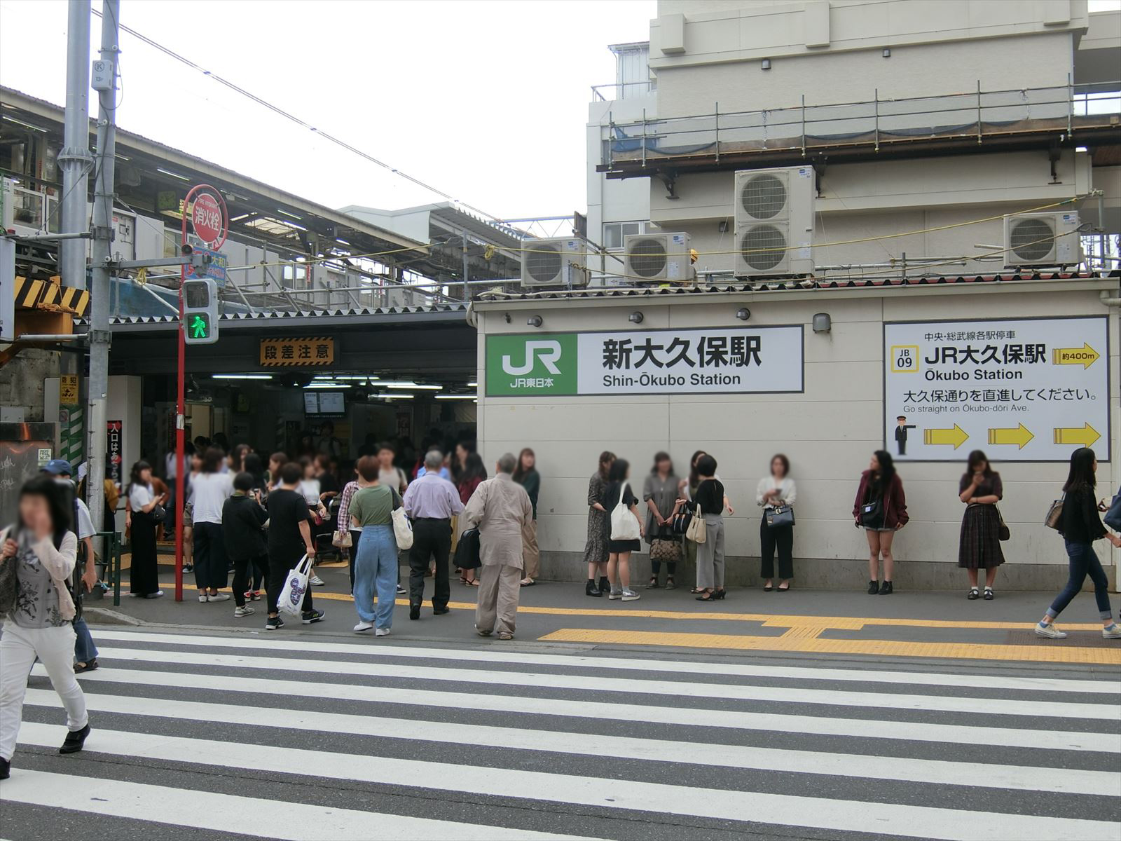 最寄りの「新大久保駅」
