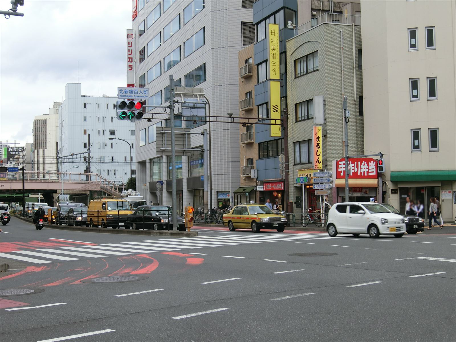北新宿百人町交差点の近く